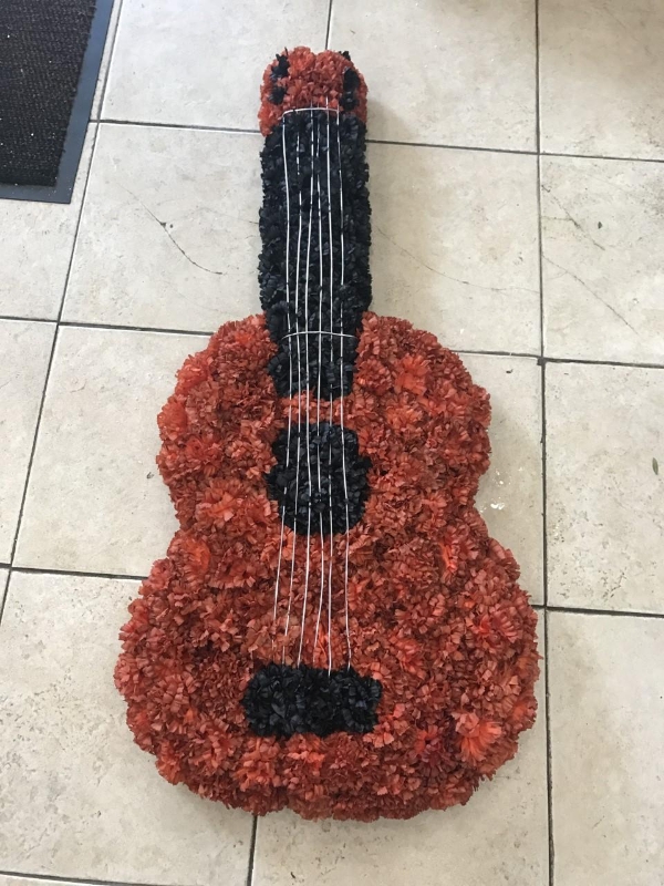 Guitar Silk flowers